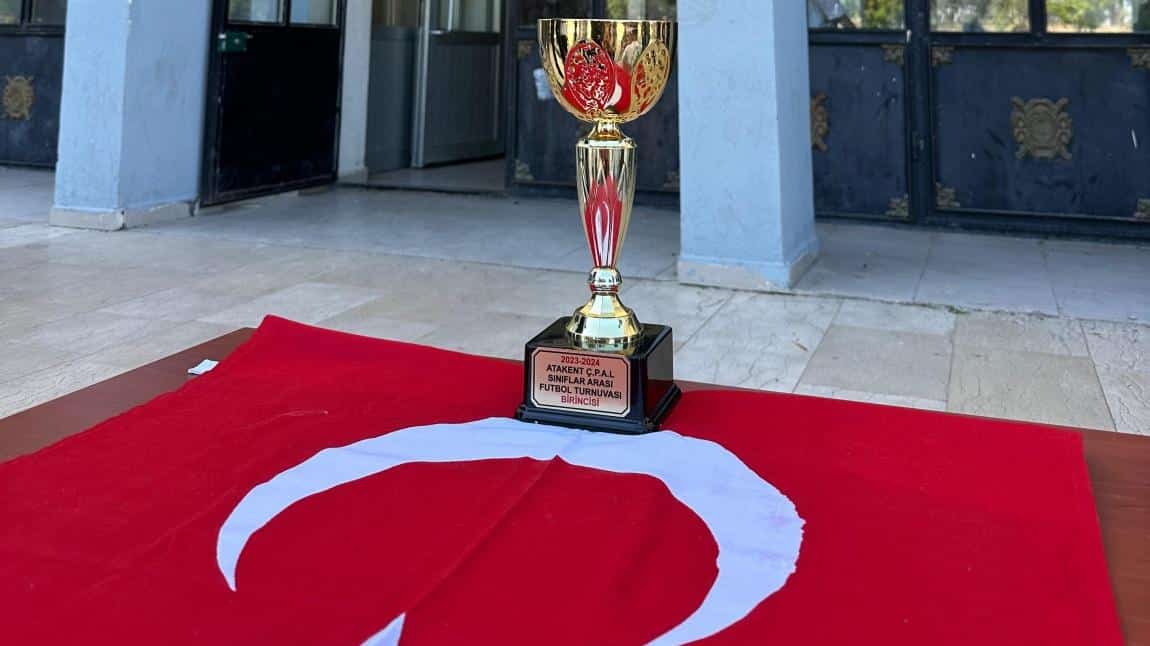 Sınıflar Arası Futbol Turnuvası Şampiyon Kupası Sahibini buldu